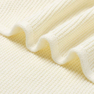 Cream knitted blanket closeup